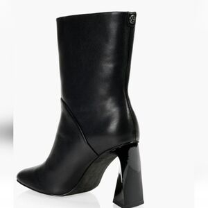 New Black Leather Boots by Wishbone angular high heel, square toe Women's Sz 7.5